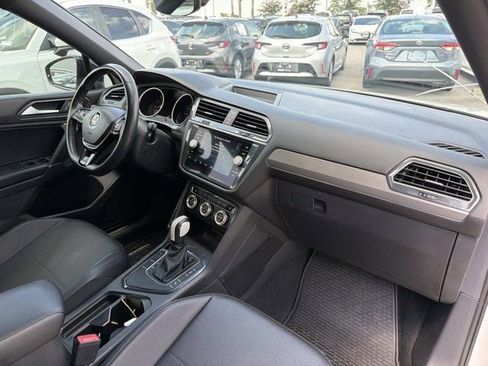 Used 2020 Volkswagen Tiguan SE R-Line FWD image 18