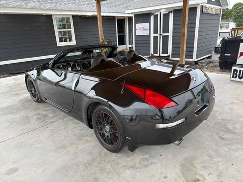 Used 2005 Nissan 350Z Enthusiast RWD image 4