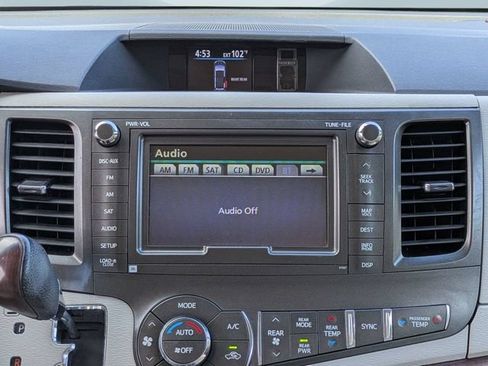 Used 2014 Toyota Sienna Limited w/ Limited Premium Package FWD image 20
