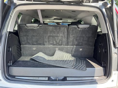 Used 2017 Cadillac Escalade Luxury AWD/4WD image 34