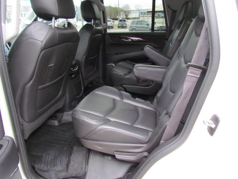 Used 2015 Cadillac Escalade Premium image 12
