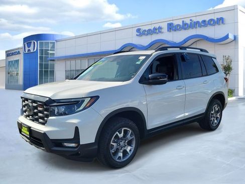 Certified 2023 Honda Passport TrailSport image 2