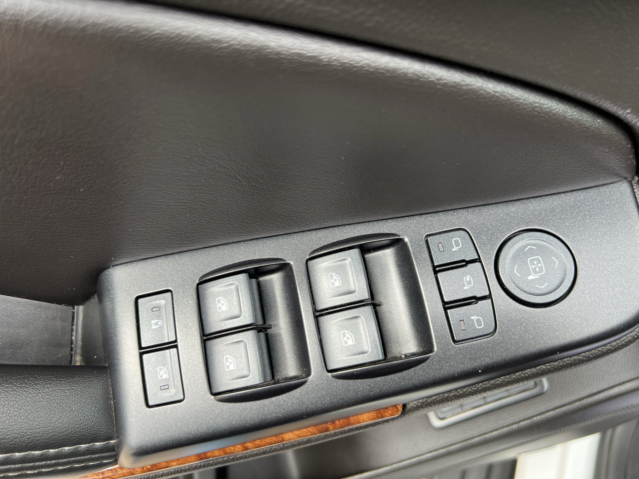 Used 2018 Chevrolet Tahoe Premier AWD/4WD image 24