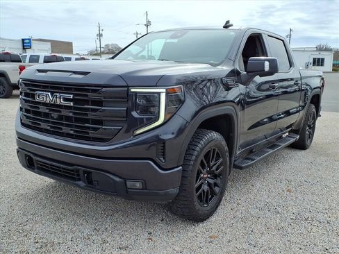 Used 2022 GMC Sierra 1500 Elevation w/ Elevation Premium Package image 3