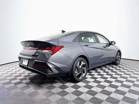 New 2025 Hyundai Elantra SEL FWD image 6