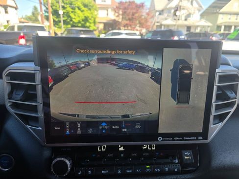 Used 2023 Toyota Tundra Limited AWD/4WD image 10