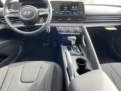 Used 2026 Hyundai Elantra SE FWD image 17