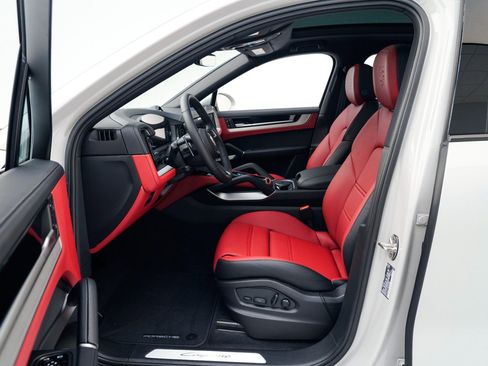 New 2026 Porsche Cayenne Coupe image 17