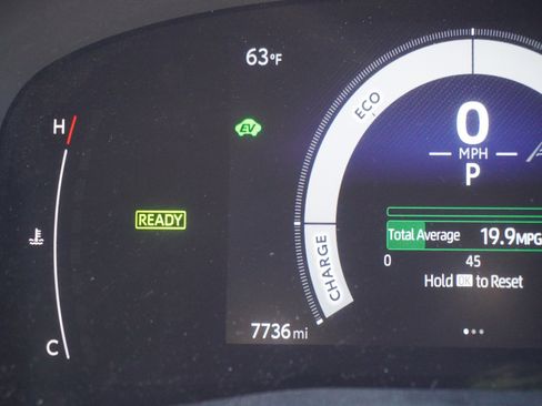 Used 2025 Toyota Camry SE image 23