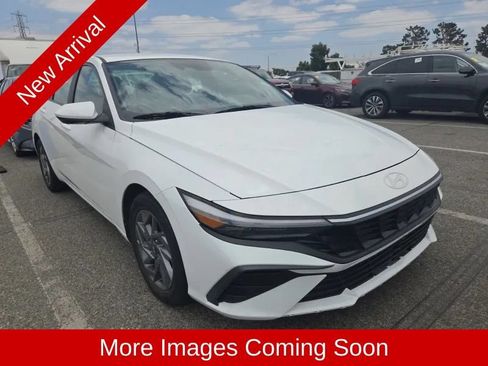 Used 2024 Hyundai Elantra SEL FWD image 1