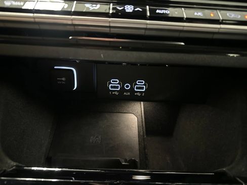 Used 2024 Jeep Wagoneer L Series II w/ Flexible Seating Group AWD/4WD image 18