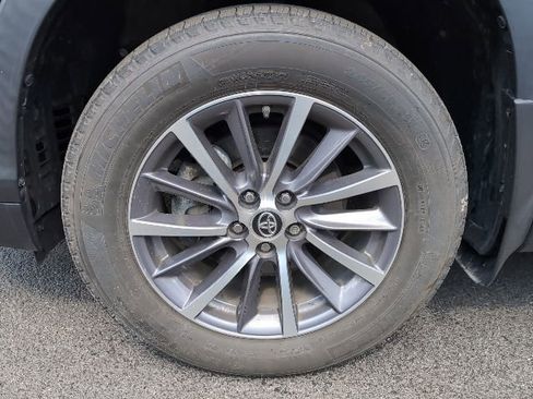 Used 2019 Toyota Highlander XLE w/ Protection Package #3 AWD/4WD image 10