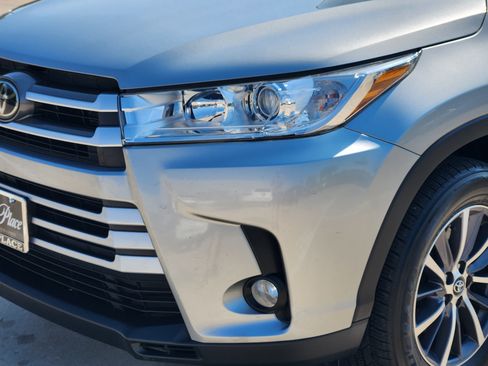 Used 2017 Toyota Highlander XLE AWD/4WD image 5