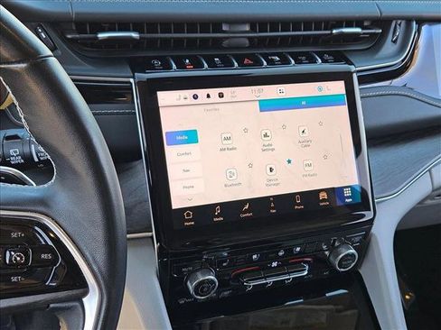 Used 2022 Jeep Grand Cherokee Overland w/ Luxury Tech Group IV image 15