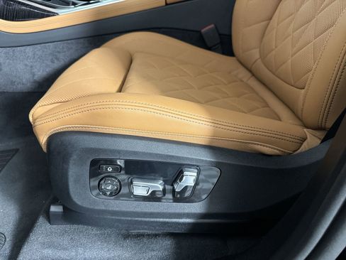 Used 2026 BMW X7 xDrive40i w/ M Sport Package image 13