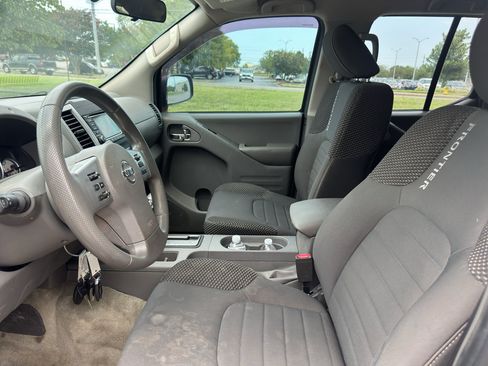 Used 2018 Nissan Frontier SV RWD image 16