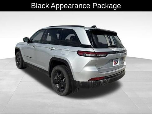 Used 2023 Jeep Grand Cherokee Limited w/ Black Appearance Package AWD/4WD image 6