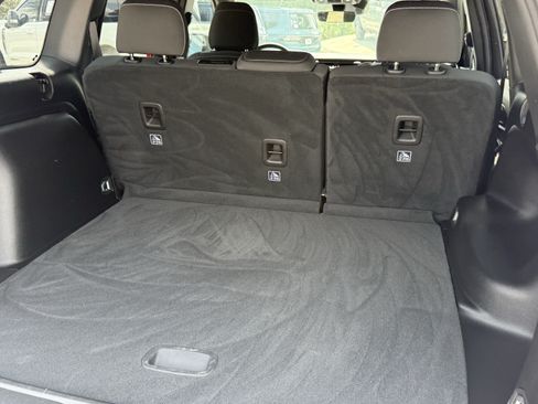 Used 2025 Jeep Grand Cherokee Laredo RWD image 32