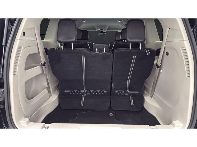 Used 2024 Chrysler Pacifica Touring-L FWD image 25