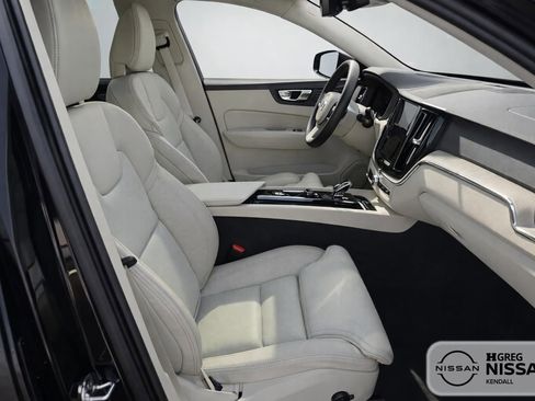 Used 2023 Volvo XC60 B5 Ultimate w/ Protection Package Premier FWD image 11