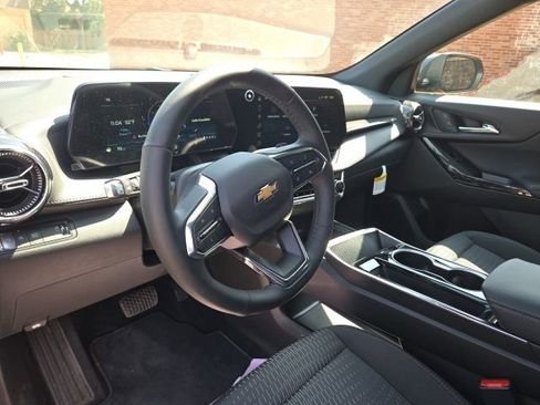 New 2025 Chevrolet Equinox LT image 9