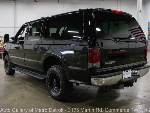 Used 2005 Ford Excursion XLT AWD/4WD image 4