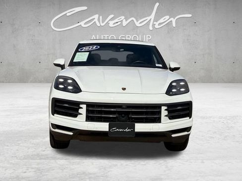 Used 2024 Porsche Cayenne AWD/4WD image 18
