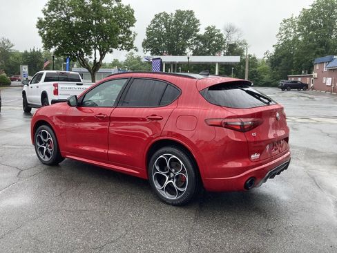 Used 2022 Alfa Romeo Stelvio Veloce image 5