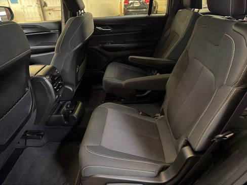 Used 2025 Jeep Grand Cherokee L Laredo RWD image 15