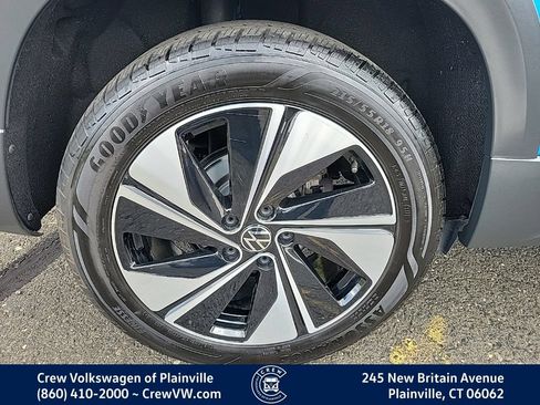 Used 2024 Volkswagen Taos SE AWD/4WD image 19