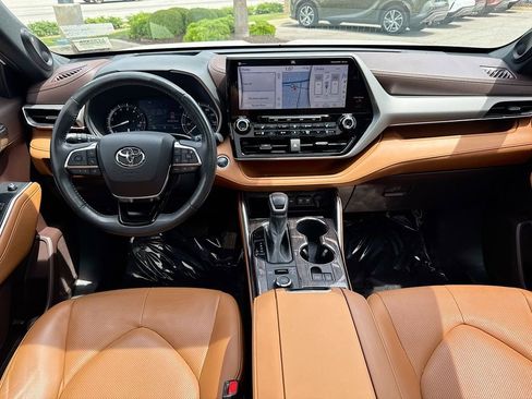 Used 2021 Toyota Highlander Platinum image 24