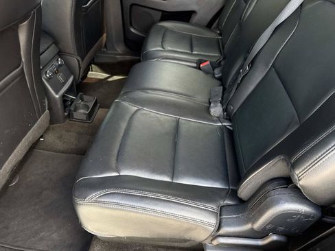 Used 2017 Ford Explorer XLT w/ Equipment Group 202A FWD image 10