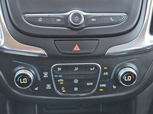 Used 2019 Chevrolet Equinox LT w/ Driver Convenience Package image 11