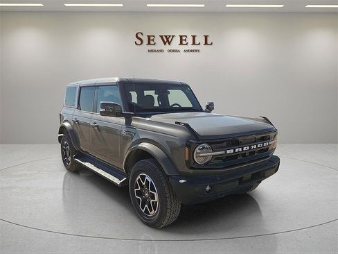 New 2025 Ford Bronco Outer Banks image 6