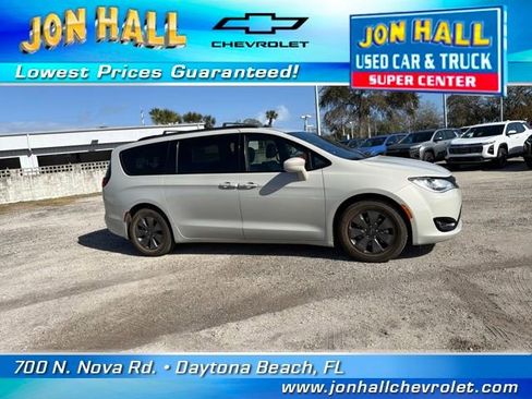 Used 2020 Chrysler Pacifica Touring-L w/ S Appearance Package image 14