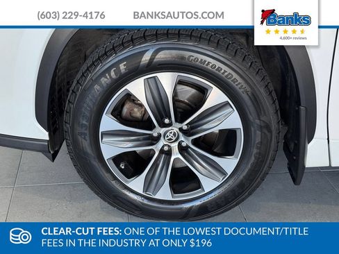 Used 2024 Toyota Highlander XLE AWD/4WD image 4