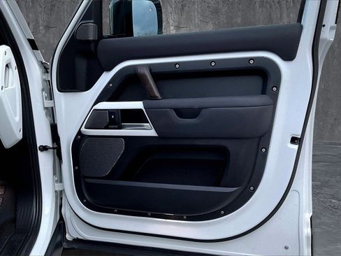 Used 2022 Land Rover Defender 110 SE image 27