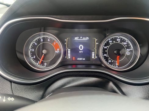 Used 2019 Jeep Cherokee Latitude Plus AWD/4WD image 32