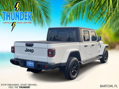 Used 2023 Jeep Gladiator Sport AWD/4WD image 4