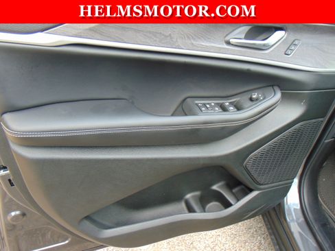 Certified 2024 Jeep Grand Cherokee L Limited w/ Luxury Tech Group II image 17