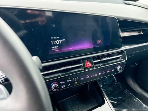 Certified 2024 Kia Niro EX image 20