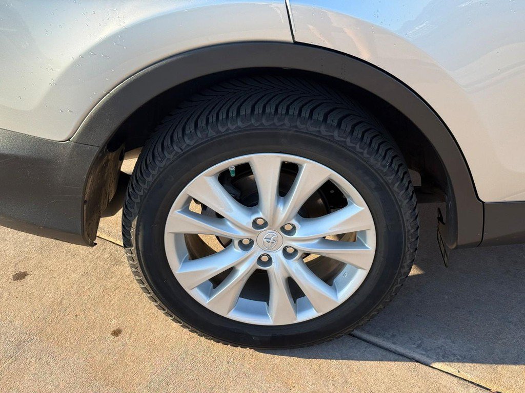 Used 2015 Toyota RAV4 Limited w/ Technology Package AWD/4WD image 7