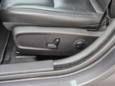 Used 2023 Chrysler 300 Touring L image 21