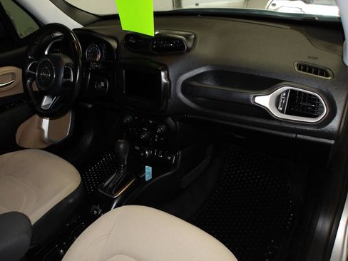 Used 2018 Jeep Renegade Latitude w/ Cold Weather Group AWD/4WD image 16