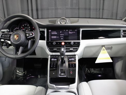 New 2026 Porsche Macan image 23
