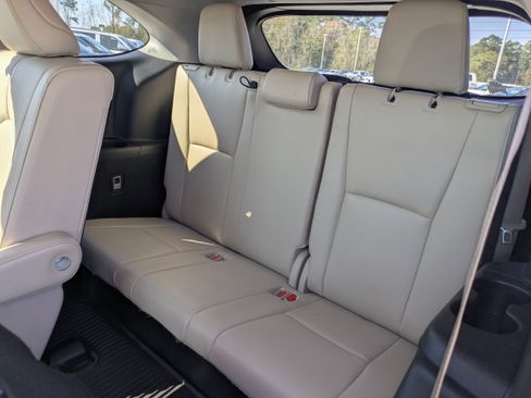 Used 2023 Toyota Highlander Limited image 16