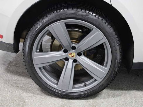 Certified 2025 Porsche Macan image 38