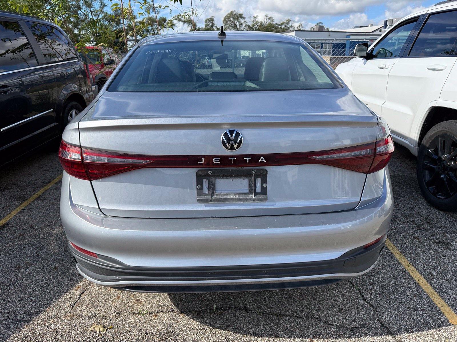 Used 2025 Volkswagen Jetta SE FWD image 3