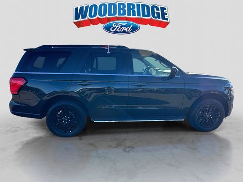 Used 2023 Ford Expedition XLT image 3