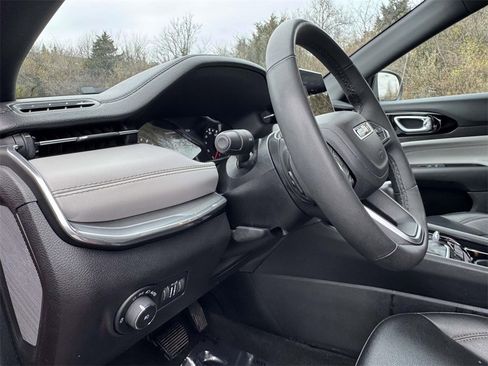 Used 2024 Jeep Compass Limited image 2